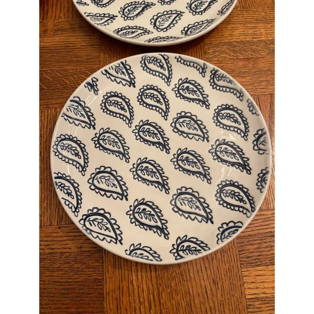 Pottery Barn blue leaf patterned plate set (5)